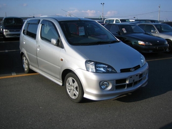 2001 Daihatsu YRV