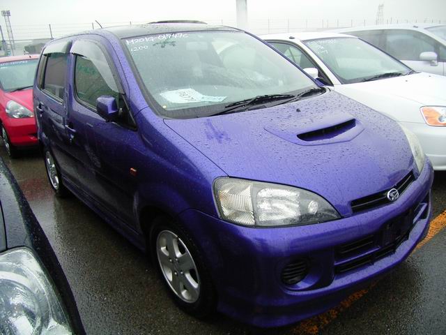 2001 Daihatsu YRV Photos