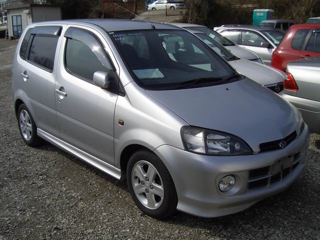 2001 Daihatsu YRV Photos