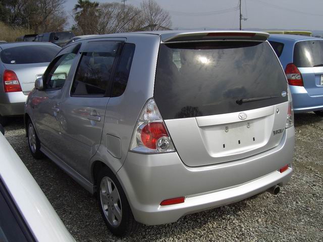2001 Daihatsu YRV Pictures