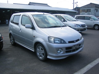 2001 Daihatsu YRV