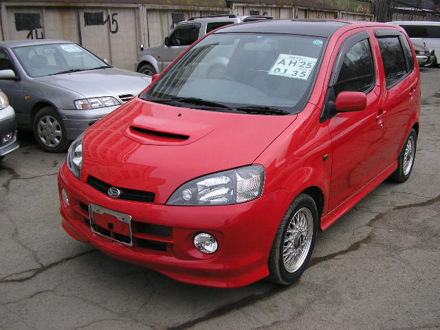 2001 Daihatsu YRV Photos