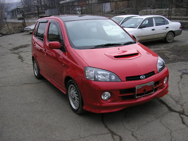 2001 Daihatsu YRV Pictures