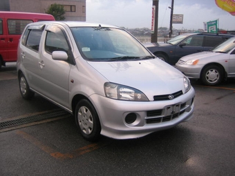 2001 Daihatsu YRV