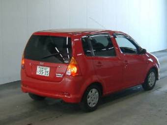 2001 Daihatsu YRV Pictures