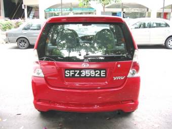 2001 Daihatsu YRV Photos