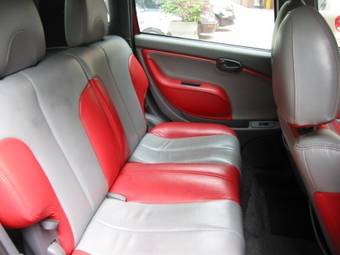 2001 Daihatsu YRV Photos