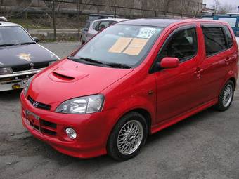 2001 Daihatsu YRV Images