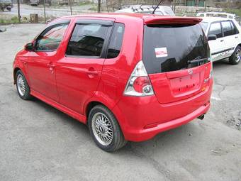 2001 Daihatsu YRV Pictures