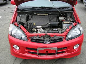 2001 Daihatsu YRV Photos