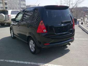 2001 Daihatsu YRV Pictures
