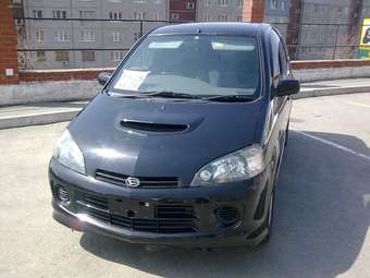 2001 Daihatsu YRV Pictures