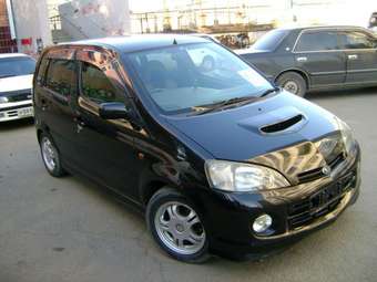 2001 Daihatsu YRV For Sale