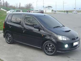 2001 Daihatsu YRV Images