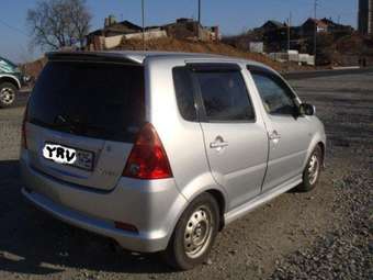 2001 Daihatsu YRV Pics