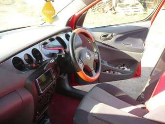 2001 Daihatsu YRV Pictures