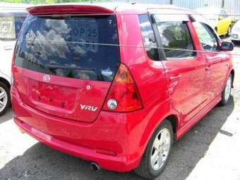 2001 Daihatsu YRV Pictures