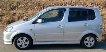 2001 Daihatsu YRV Pictures