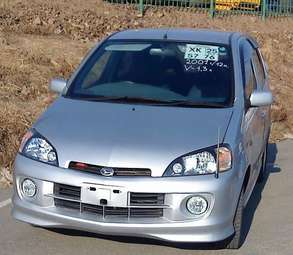 2001 Daihatsu YRV Pics