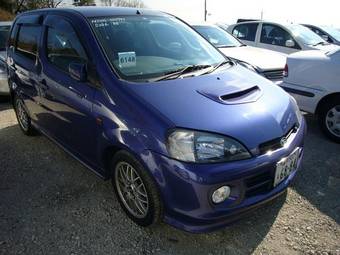 2001 Daihatsu YRV