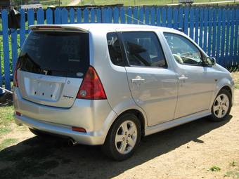 2001 Daihatsu YRV Pictures