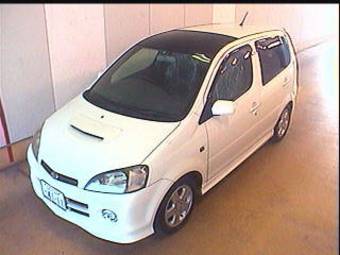 2001 Daihatsu YRV Photos