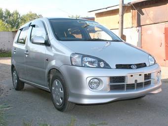 2001 Daihatsu YRV Pictures