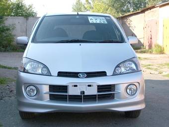 2001 Daihatsu YRV Pics