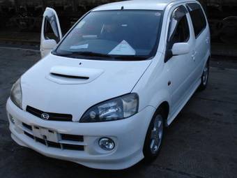 2001 Daihatsu YRV Pictures