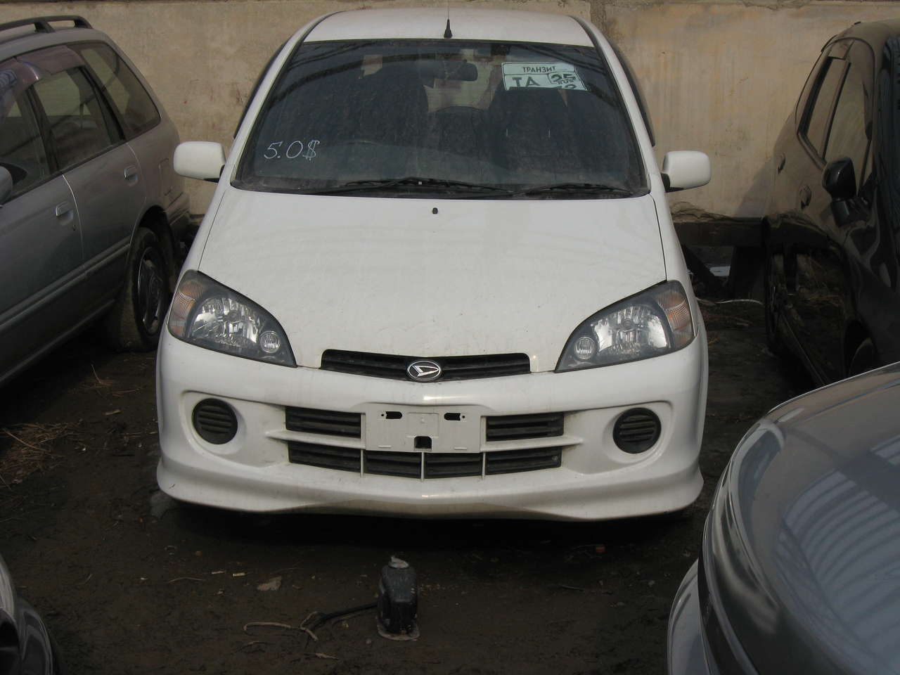 2001 Daihatsu YRV