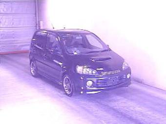 2001 Daihatsu YRV Pictures