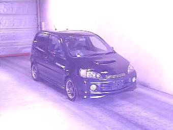 2001 Daihatsu YRV Pictures