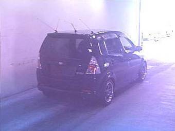 2001 Daihatsu YRV Pics