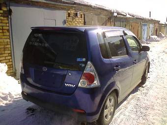 2001 Daihatsu YRV Photos