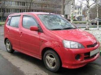 2001 Daihatsu YRV Pictures