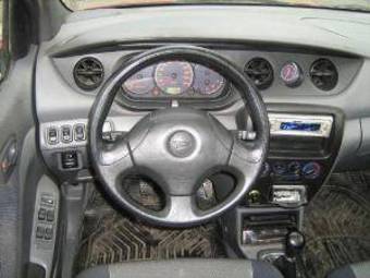 2001 Daihatsu YRV Pictures