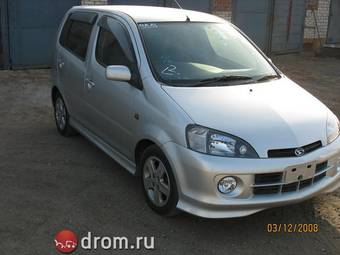 2001 Daihatsu YRV Pictures