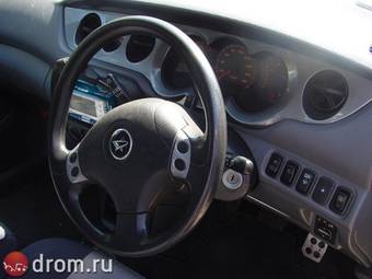 2001 Daihatsu YRV Photos