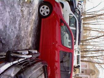 2001 Daihatsu YRV Photos