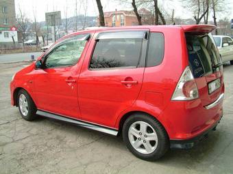2001 Daihatsu YRV Photos