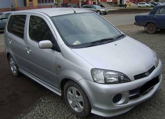 2001 Daihatsu YRV Pictures