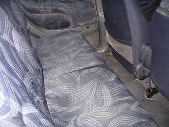 2001 Daihatsu YRV Photos