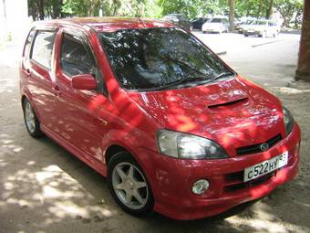 2001 Daihatsu YRV Photos