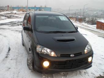 2001 Daihatsu YRV Images