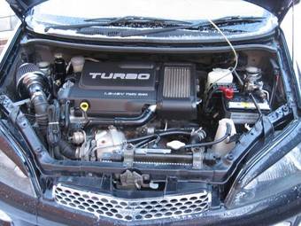2001 Daihatsu YRV Pictures