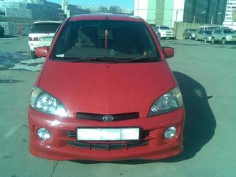 2001 Daihatsu YRV Pictures