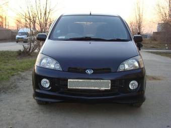 2001 Daihatsu YRV Images