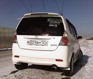 2001 Daihatsu YRV Photos