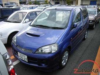 2001 Daihatsu YRV Photos