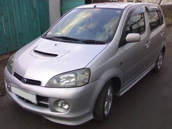 2001 Daihatsu YRV Pictures